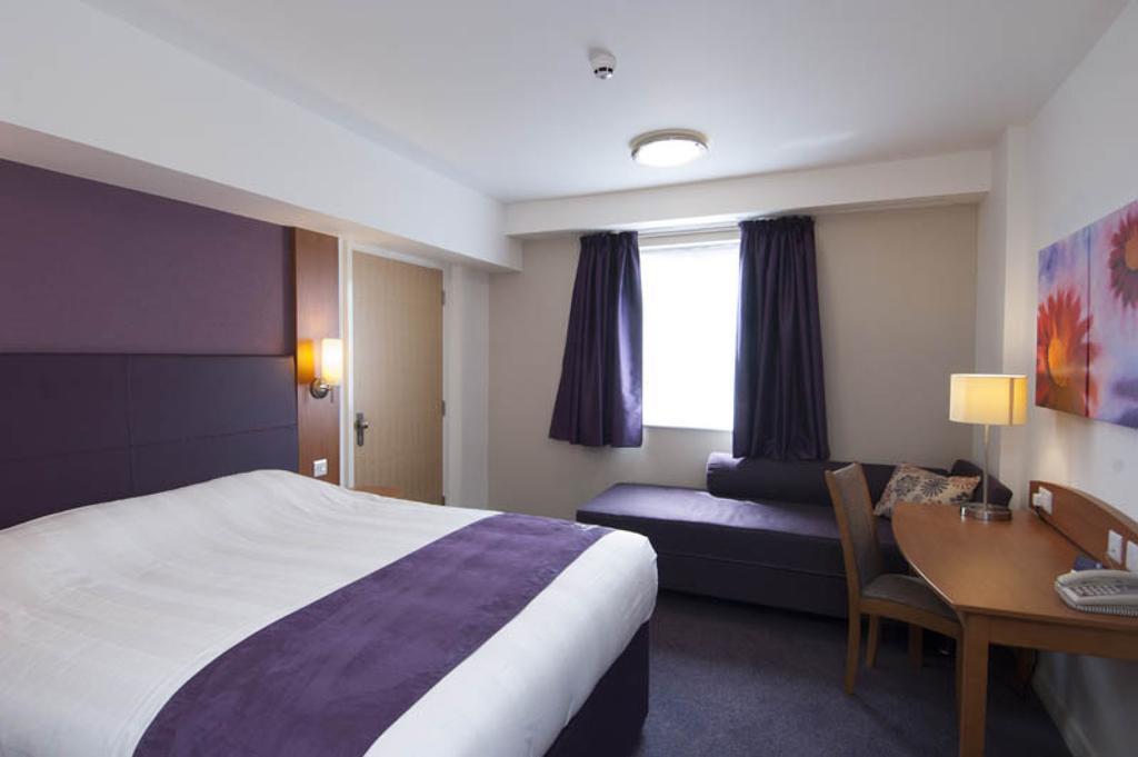 Premier Inn London Ealing Brentford Bilik gambar
